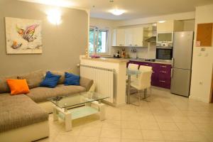 Luxury Flat with Heated Pool & Jacuzzi