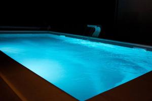 Luxury Flat with Heated Pool & Jacuzzi