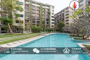 BTS S5 Surasak 900 meters near the Mekong River Pier Free Swimming Pool in Ferris Wheel Night Market Chinese Reception Bangkok Center