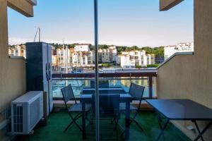 Gruissan vue Port - Piscine - Plage à pied - Climatisation - Confort