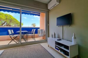 Apartment 4 guests with access to the beachFréjus