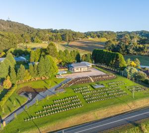 Adelaide Hills luxury cottage spectacular views
