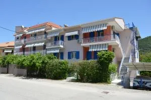 Emilios Eleni studios - Yénion