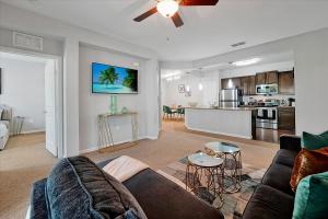 Loftly Luxury Modern Oasis 2BR 2BA apartment Windermere FL, near Disney, Universal Studios, Magic Kingdom, Pool, Gym, Patio, free cable, wifi, free parking, gym, Alexa, lake, gated community, spacious closets, close to shops and mall