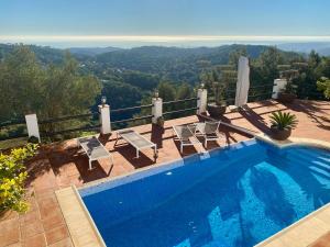 Private villa with pool and amazing views