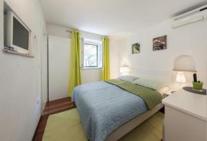 Holiday house in Bol with sea view, terrace, air conditioning, WiFi 120-1