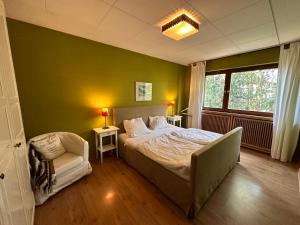 Private Spacious Villa near Winterberg and Willingen 14 Guests HUGE GARDEN Free Parking for Multiple Cars