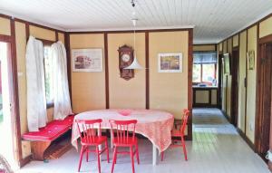 Gorgeous Home In Ljungskile With Wifi