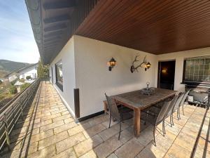Private Spacious Villa near Winterberg and Willingen 14 Guests HUGE GARDEN Free Parking for Multiple Cars