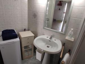 Casa di fronte al castello