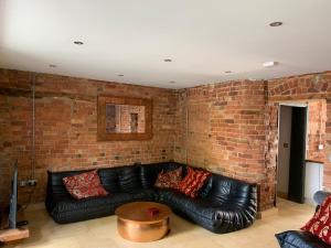 Lavish Apartment at Montpellier Gardens, Free Parking