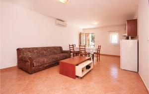 1 Bedroom Lovely Apartment In Sibenik 