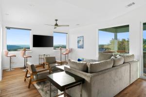 Lago Vista Home w Game Room & Outdoor Tub!