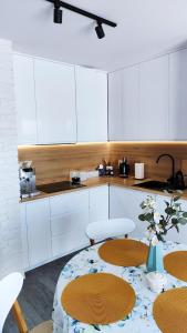 Apartament nad morzem,Przystań Letnica