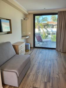 Paradise Hotel & Bar