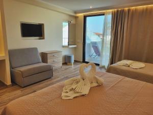 Paradise Hotel & Bar