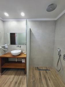 Paradise Hotel & Bar