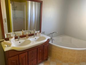 Villas Belle maison de vacance avec piscine : photos des chambres