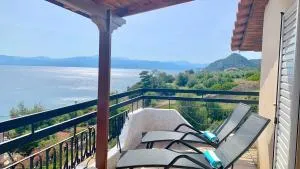 Lake and Sea - 沃里亚戈米尼湖