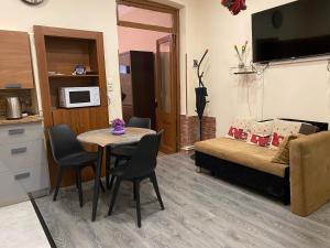 Downtown-home in the heart of old Tbilisi