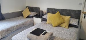 Triple Room with Shower room in The Aldor