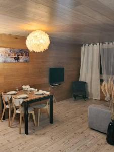 Appartements Appart 4 a 6 pers skis aux pieds. ETE / HIVER : photos des chambres