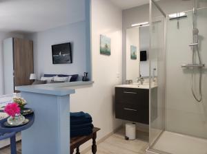 B&B / Chambres d'hotes A la Ferme de Saint Germain : Chambre Lit Queen-Size - Vue sur Jardin