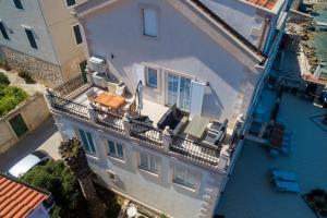 Seafront Apartment Duo