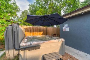 Private Hot tub3BD2BA 2 miles to SA river walk