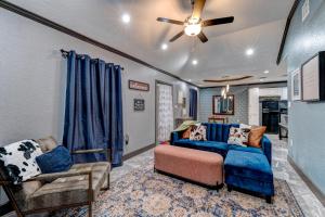 Private Hot tub3BD2BA 2 miles to SA river walk