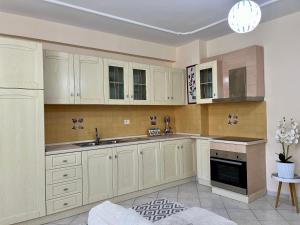 Beachside Family Nest Apt, Spacious & Cozy - by BETA Premium