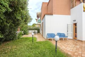Isola Blu, Jacuzzi & Pool by DomusAway