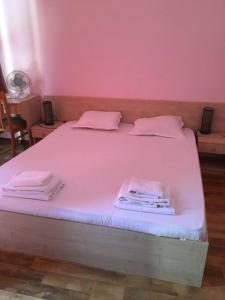 3 Bedroom Apt with Pool Views at Arcadia Complex