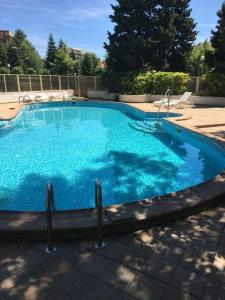 Central, 3 Bedroom Apartment at Golden Fort Complex