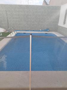 LA MANCHEGUITA DE MADRIGUERAS 5 DORMITORIOS DOBLES CHALET CON PISCINA, BARBACOA Y SALA DE JUEGOS ideal familias 11 personas
