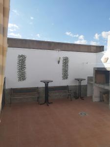 LA MANCHEGUITA DE MADRIGUERAS 5 DORMITORIOS DOBLES CHALET CON PISCINA, BARBACOA Y SALA DE JUEGOS ideal familias 11 personas