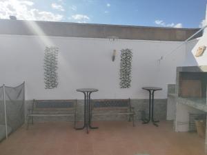 LA MANCHEGUITA DE MADRIGUERAS 5 DORMITORIOS DOBLES CHALET CON PISCINA, BARBACOA Y SALA DE JUEGOS ideal familias 11 personas