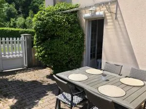 Petite maison avec terrasse - Larom