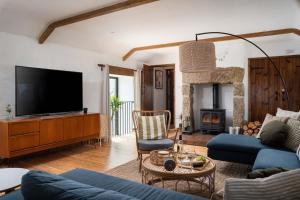 Porthcurno Barns, The Big Barn - Spacious & cosy cottage, walk to Porthcurno beach, Pedn Vouder & Minack Theatre