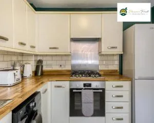 LOW Price this winter 3 Bedroom House in Coventry - Sleeps 5 - With Free Unlimited Wi-fi, Driveway & Garden By Passionfruit Properties- 26WWC - 波尔克斯维尔
