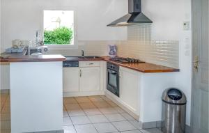 3 Bedroom Beautiful Home In Erquy