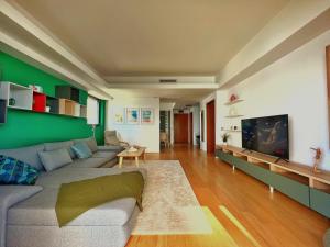 Luxury beachfront apt - quite area, 100 sqm