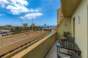 Newly reformed apartment with sea view and pool, near the beach, in Playa de Las Americas