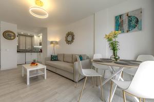 Newly reformed apartment with sea view and pool, near the beach, in Playa de Las Americas