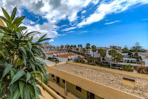 Newly reformed apartment with sea view and pool, near the beach, in Playa de Las Americas