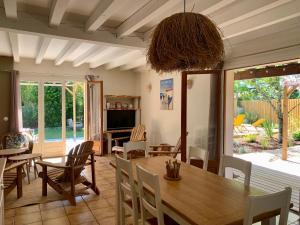 Maisons de vacances La Ganivelle, belle maison avec piscine chauffee : photos des chambres