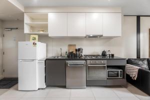 Cozy CBD 2 Bedroom Apartment with car park