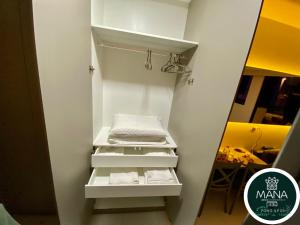Mana Beach Flat Muro Alto