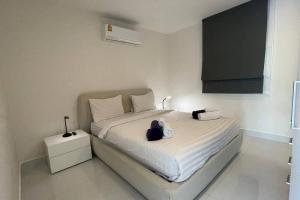 Brandnew 68m2 apartment, seaview, pool access, 500m to beach