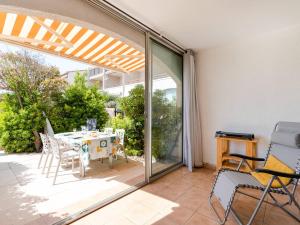 Duplex à Saint-Pierre-La-Mer - Parking, 2 Chambres, Terrasse - FR-1-409A-24